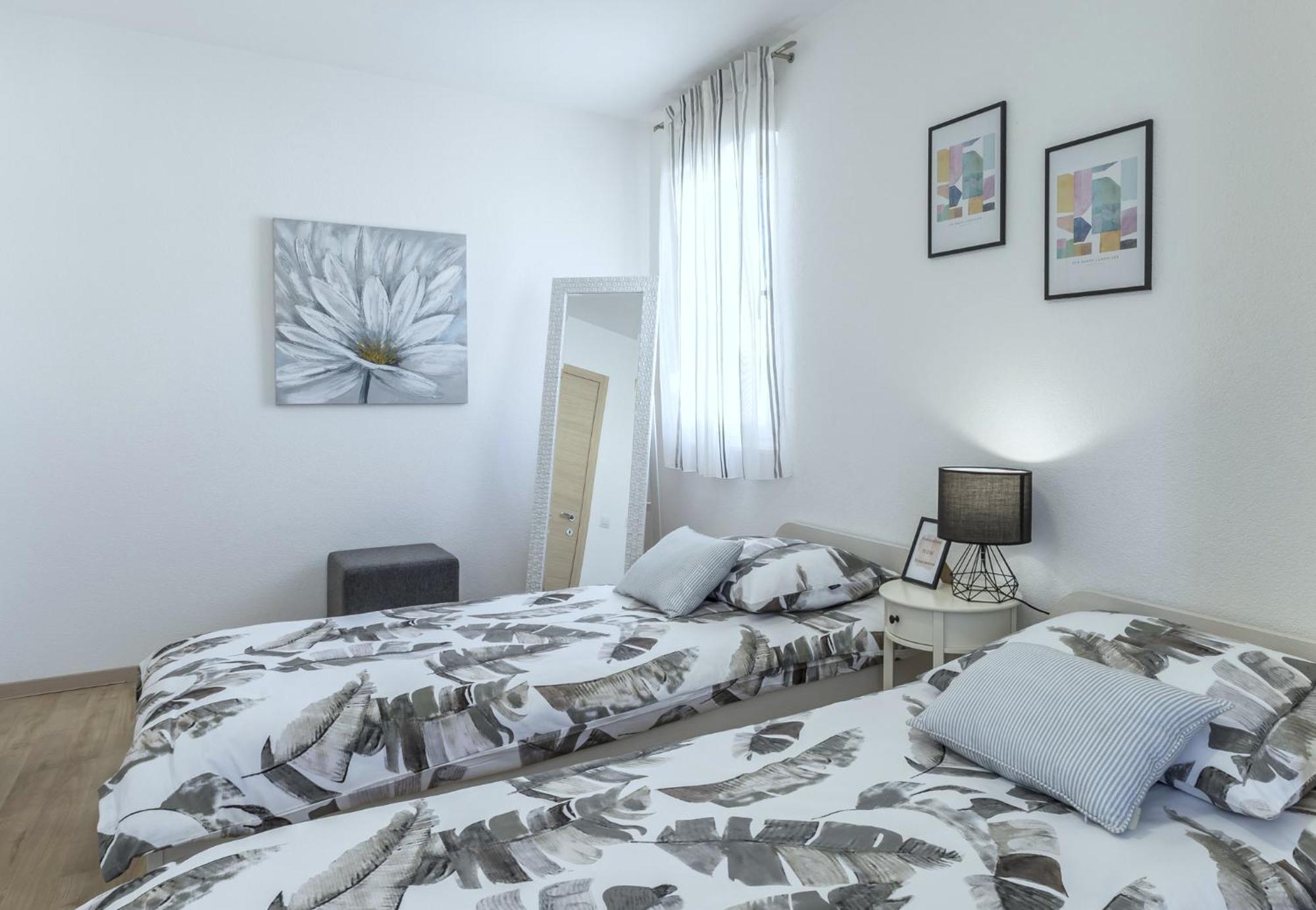 Iris Beach Apartments Kastela Room photo