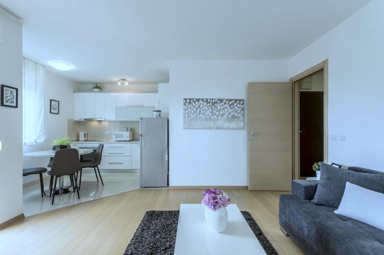 Iris Beach Apartments Kastela Exterior photo