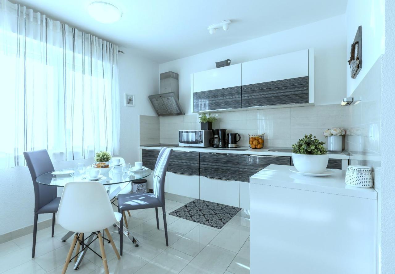 Iris Beach Apartments Kastela Exterior photo