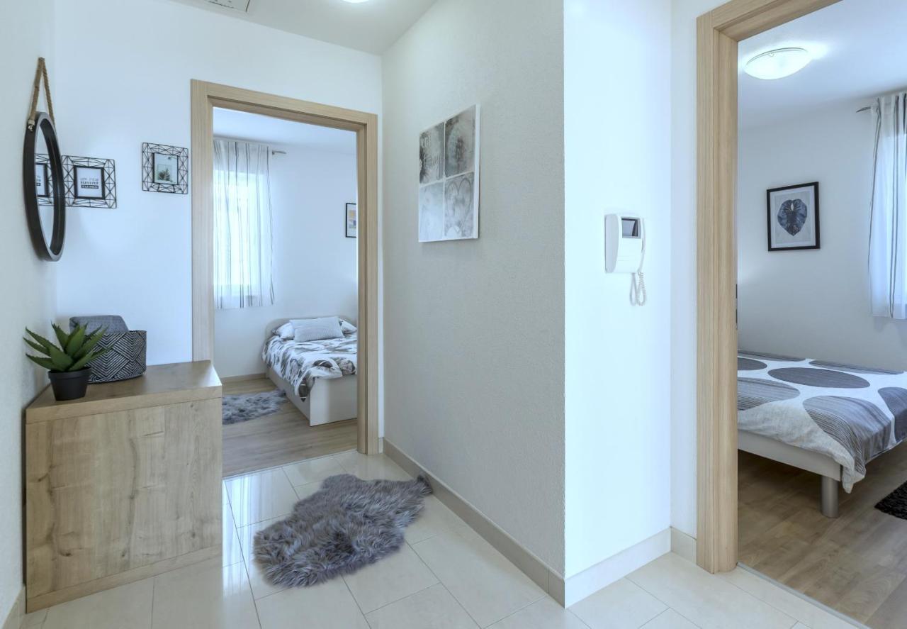 Iris Beach Apartments Kastela Exterior photo
